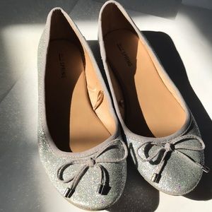 beautiful silver sparkly flats